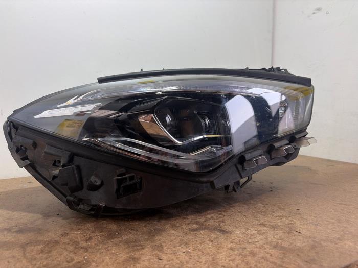 Reflektor prawy Mercedes CLA