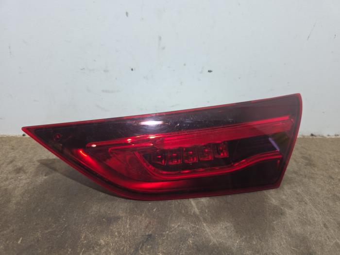 Luz trasera derecha Mercedes CLA