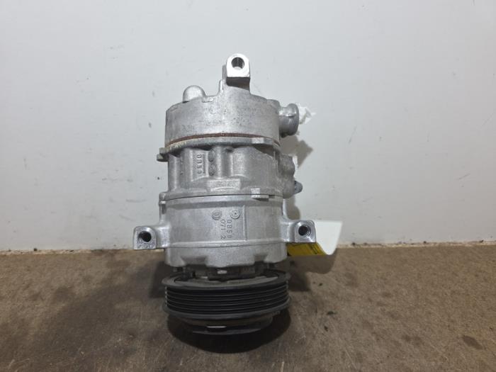 Pompe clim Mercedes CLA