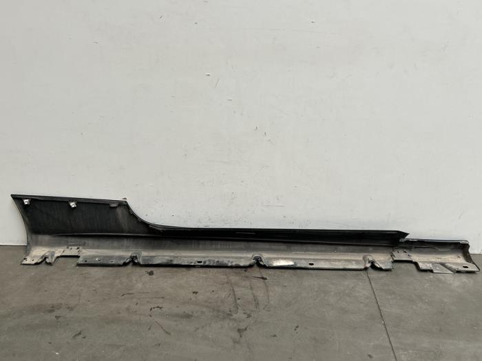 Dorpel links Mercedes C-Klasse