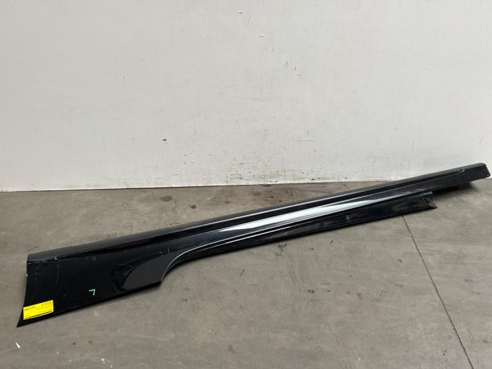 Dorpel links Mercedes C-Klasse