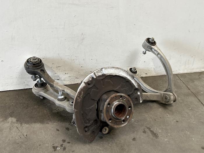 Fusee links-voor Mercedes C-Klasse
