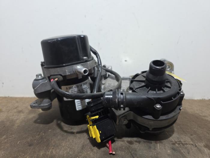 Pompe secondaire Mercedes CLA