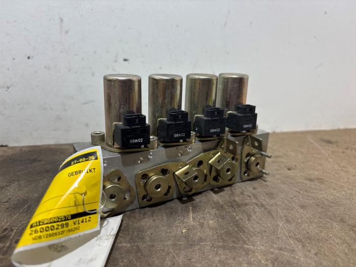 Hydraulic valve unit Mercedes SL