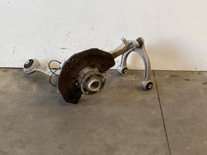 Fusee links-voor Mercedes C-Klasse