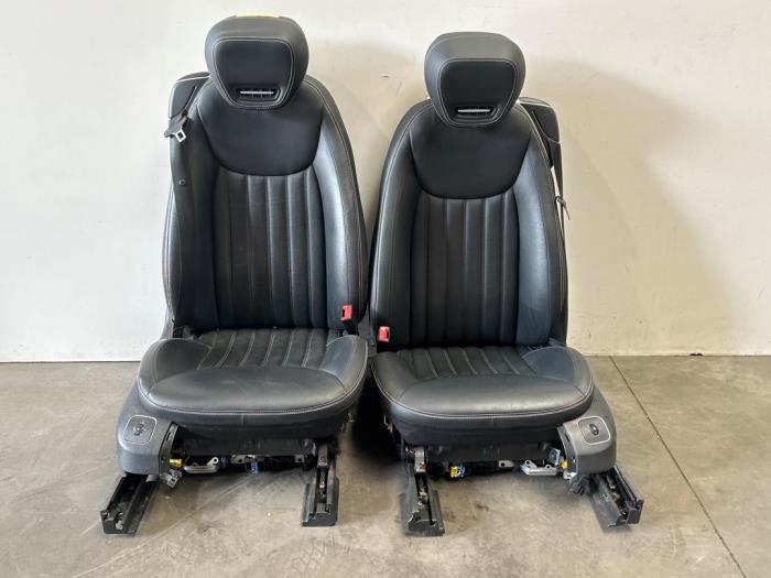 Voorstoelen links+rechts Mercedes 280SL-500SLC