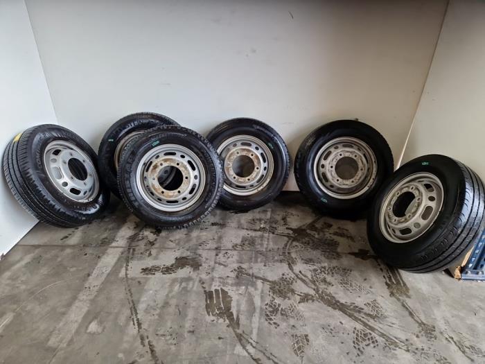 Velgen set + banden Mercedes Sprinter