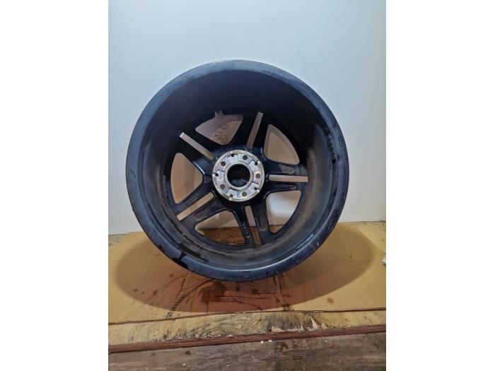 Llanta Mercedes CLA
