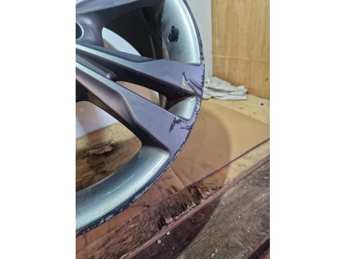 Llanta Mercedes Vito