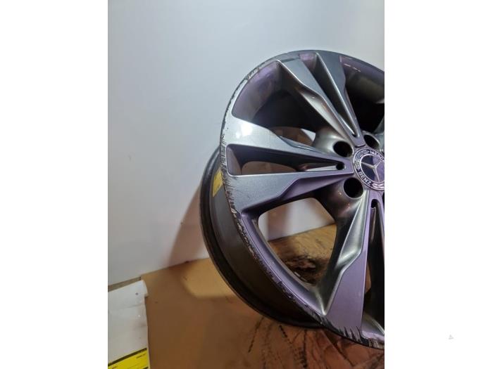 Llanta Mercedes Vito