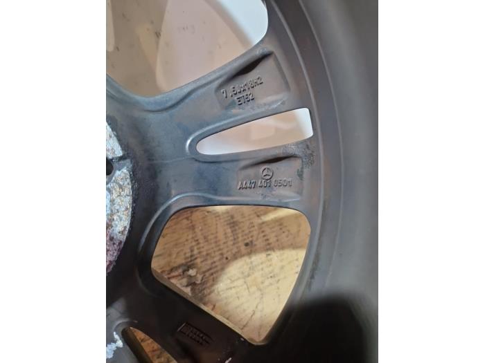 Llanta Mercedes Vito