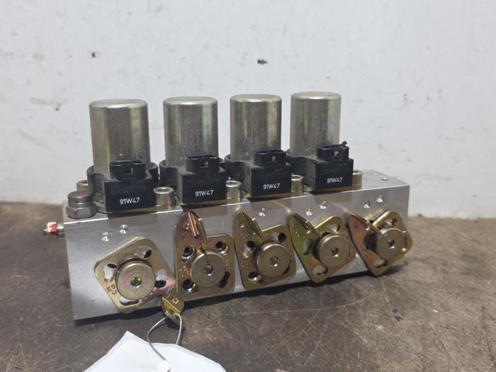 Hydraulic valve unit Mercedes 280SL-500SLC
