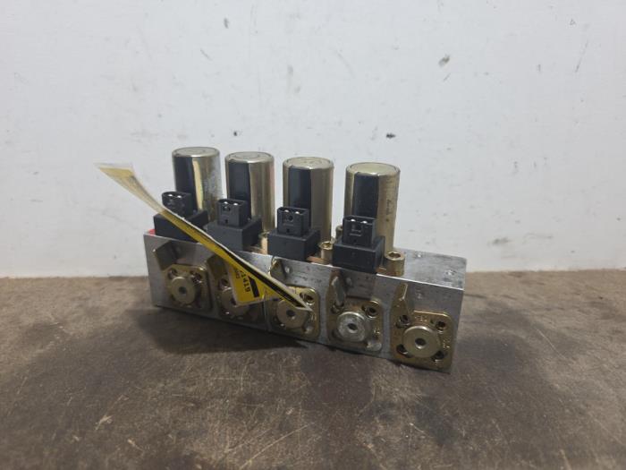 Hydraulic valve unit Mercedes SL
