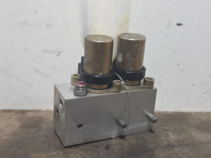 Hydraulic valve unit Mercedes SL