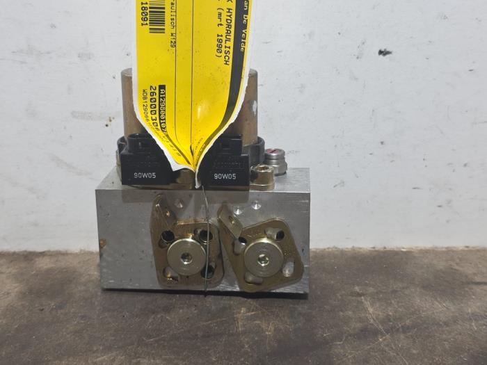 Hydraulic valve unit Mercedes SL