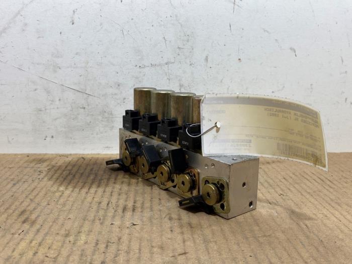 Hydraulic valve unit Mercedes SL