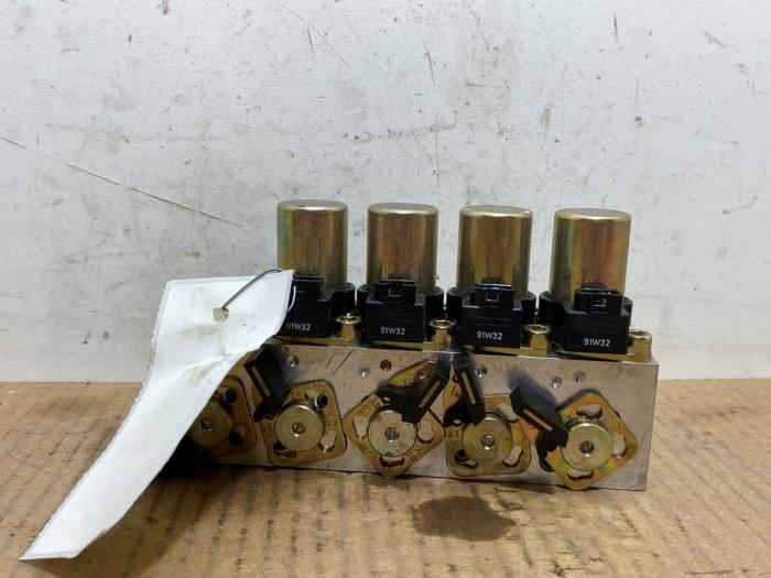 Hydraulic valve unit Mercedes SL