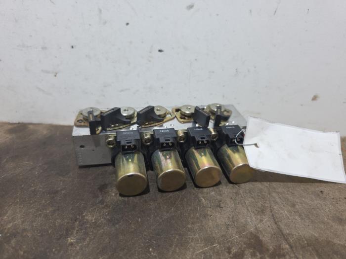Hydraulic valve unit Mercedes SL