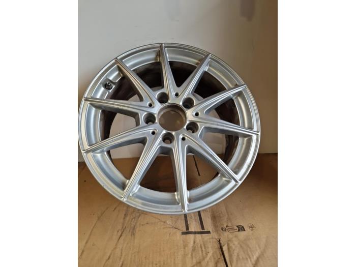 Llanta Mercedes CLA