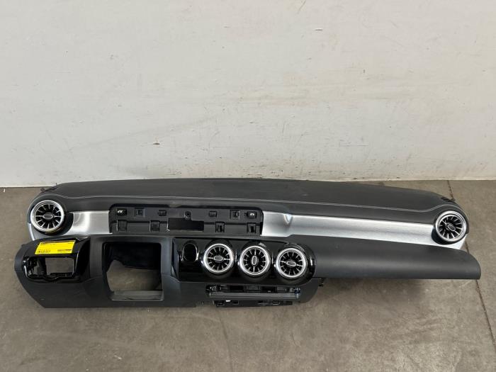 Dashboard Mercedes CLA