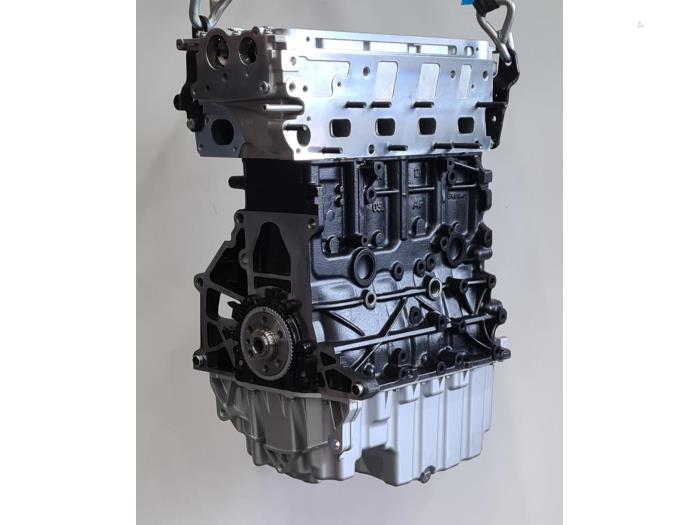 Motor van een Volkswagen Transporter T5 2.0 TDI DRF 2015