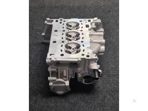 Nieuwe Cilinderkop Ford EcoSport (JK8) 1.0 EcoBoost 12V 125 Prijs € 514,25 Inclusief btw aangeboden door Helmondse Motoren Revisie B.V.