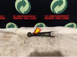 Gebruikte Draagarm boven rechts-achter BMW X4 Prijs € 35,00 Margeregeling aangeboden door Demontagebedrijf Noord-Holland
