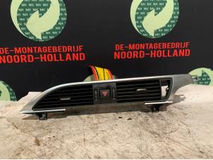 Gebruikte Luchtrooster Dashboard Audi A7 Prijs € 30,00 Margeregeling aangeboden door Demontagebedrijf Noord-Holland