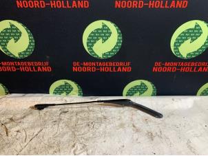 Gebruikte Ruitenwisserarm voor BMW 1-Serie Prijs € 15,00 Margeregeling aangeboden door Demontagebedrijf Noord-Holland