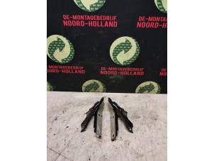 Gebruikte Motorkap Scharnier Volkswagen Passat Prijs € 50,00 Margeregeling aangeboden door Demontagebedrijf Noord-Holland