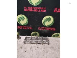 Gebruikte Nokkenashuis Mercedes E-Klasse Prijs € 60,00 Margeregeling aangeboden door Demontagebedrijf Noord-Holland