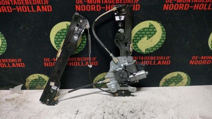 Raammotor 2Deurs achter van een Opel Astra 2011