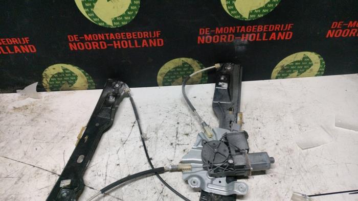 Raammotor 2Deurs achter van een Opel Astra 2011