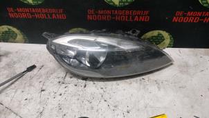 Gebruikte Koplamp rechts Volvo V40 Prijs € 150,00 Margeregeling aangeboden door Demontagebedrijf Noord-Holland
