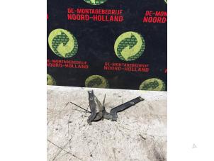 Gebruikte Motorkap Scharnier Volkswagen Tiguan Prijs € 30,00 Margeregeling aangeboden door Demontagebedrijf Noord-Holland