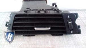 Gebruikte Luchtrooster Dashboard BMW 3 serie (E90) 318i 16V Prijs € 18,09 Inclusief btw aangeboden door Vollux Carparts B.V.