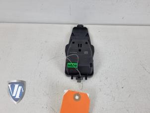 Gebruikte Sensor regen Volvo V60 I (FW/GW) 1.6 DRIVe Prijs € 36,30 Inclusief btw aangeboden door Vollux Carparts B.V.