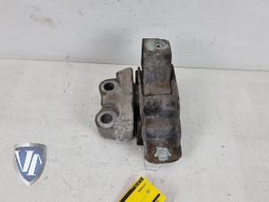 Gebruikte Versnellingsbak Steun Opel Combo 1.3 CDTI 16V ecoFlex Prijs € 48,40 Inclusief btw aangeboden door Vollux Carparts B.V.