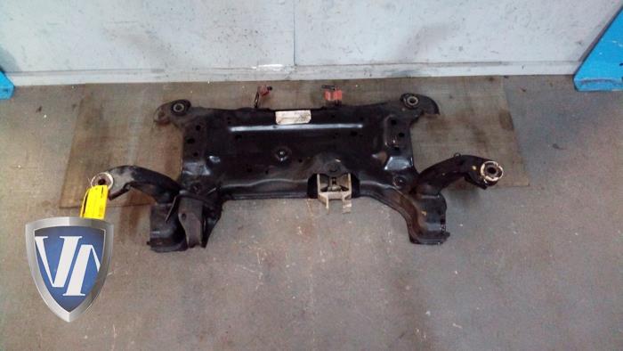 Gebruikte Subframe Volvo V40 (MV) 2.0 D2 16V Prijs € 107,69 Inclusief btw aangeboden door Vollux Carparts B.V.