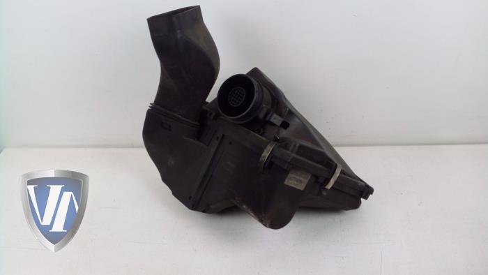 Gebruikte Luchtfilterhuis BMW 1 serie (E81) 123d 16V . Prijs € 48,40 Inclusief btw aangeboden door Vollux Carparts B.V.