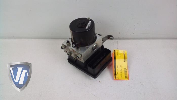 Gebruikte ABS Pomp BMW 1 serie (E81) 123d 16V . Prijs € 60,50 Inclusief btw aangeboden door Vollux Carparts B.V.