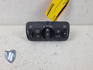 Gebruikte Schakelaar Licht Volvo V70 (BW) 2.4 D5 20V Prijs € 60,50 Inclusief btw aangeboden door Vollux Carparts B.V.