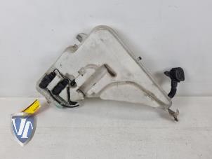 Gebruikte Ruitensproeiertank voor BMW 1 serie (F20) 118d 2.0 16V Prijs € 30,25 Inclusief btw aangeboden door Vollux Carparts B.V.