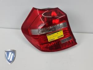Gebruikte Achterlicht links BMW 1 serie (E87/87N) 116i 2.0 16V Prijs € 48,40 Inclusief btw aangeboden door Vollux Carparts B.V.