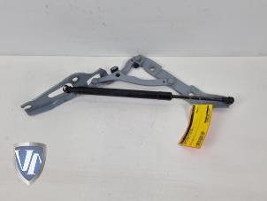 Gebruikte Achterklep Scharnier BMW 3 serie (E90) 318i 16V Prijs € 24,20 Inclusief btw aangeboden door Vollux Carparts B.V.