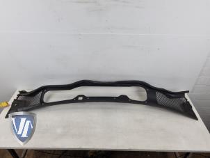 Gebruikte Paravan Volvo V40 (MV) 1.6 D2 Prijs € 54,45 Inclusief btw aangeboden door Vollux Carparts B.V.