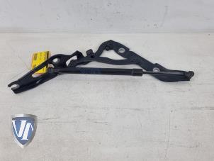 Gebruikte Achterklep Scharnier BMW 3 serie (E90) 318i 16V Prijs € 30,25 Inclusief btw aangeboden door Vollux Carparts B.V.