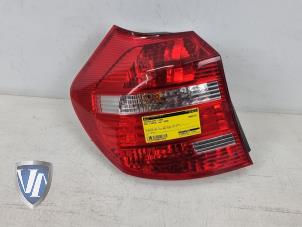 Gebruikte Achterlicht links BMW 1 serie (E81) 116i 1.6 16V Prijs € 48,40 Inclusief btw aangeboden door Vollux Carparts B.V.