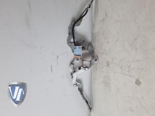 Gebruikte Motorkap Scharnier BMW 1 serie (E87/87N) 116i 1.6 16V Prijs € 60,50 Inclusief btw aangeboden door Vollux Carparts B.V.