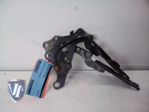 Gebruikte Motorkap Scharnier BMW 3 serie Touring (E91) 320d 16V Prijs € 36,30 Inclusief btw aangeboden door Vollux Carparts B.V.